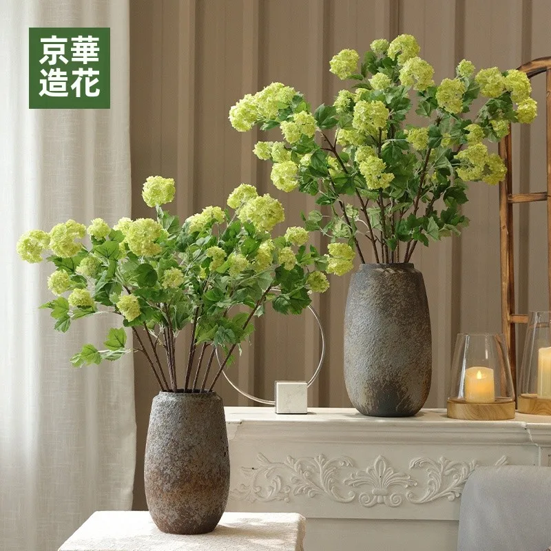 センスのいい寄せ植え 冬花壇としての高級造花 スノーボールアジサイの実用性とデザイン価値