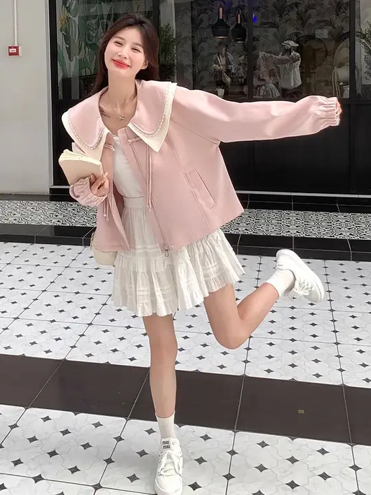 甘い印象のピンク色ダボラコート【デザイン性の高い春秋用・ショート丈】