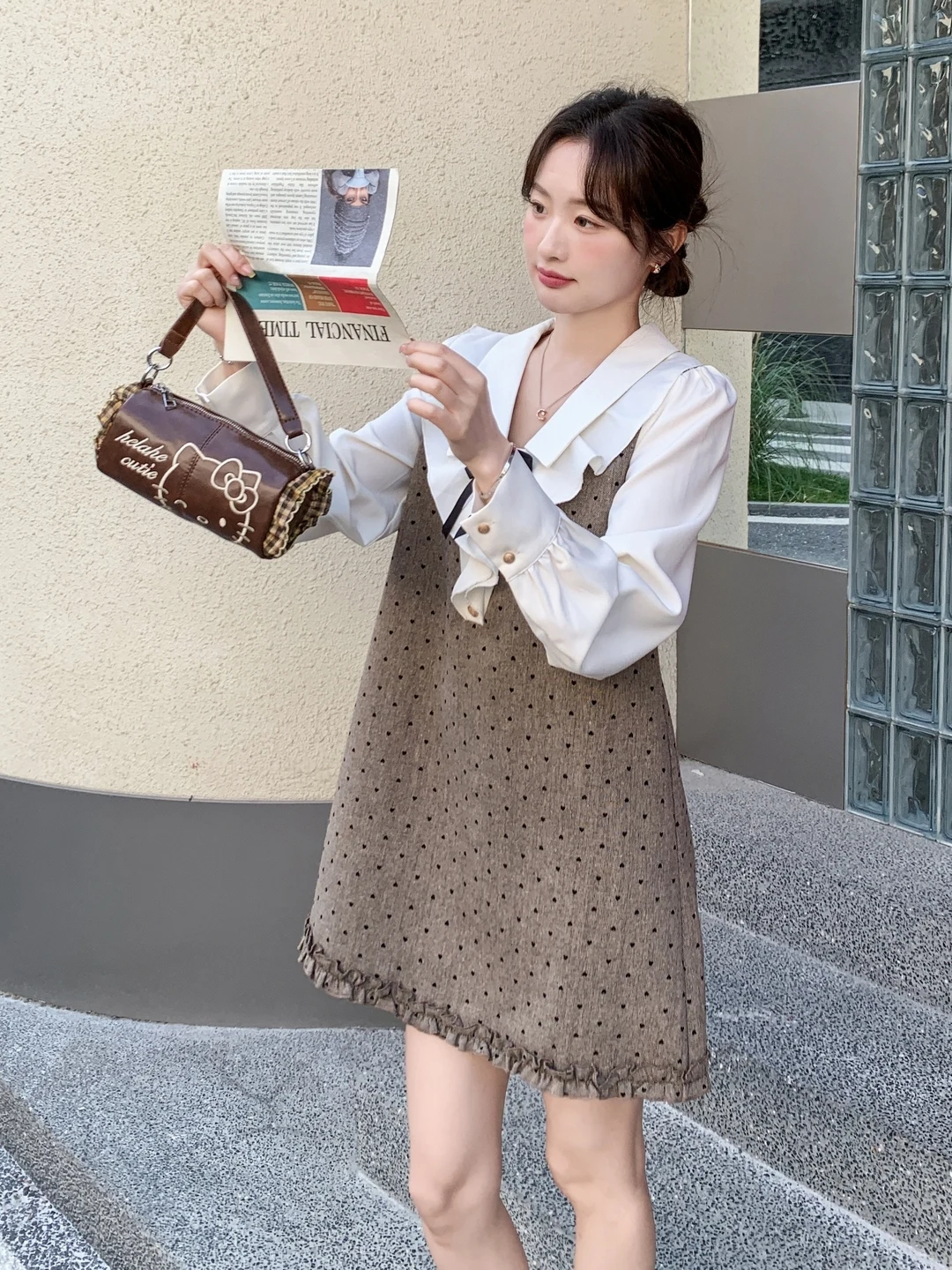 フリル付き二重仕立てドレス：大人っぽい女性向けの春用ファッション