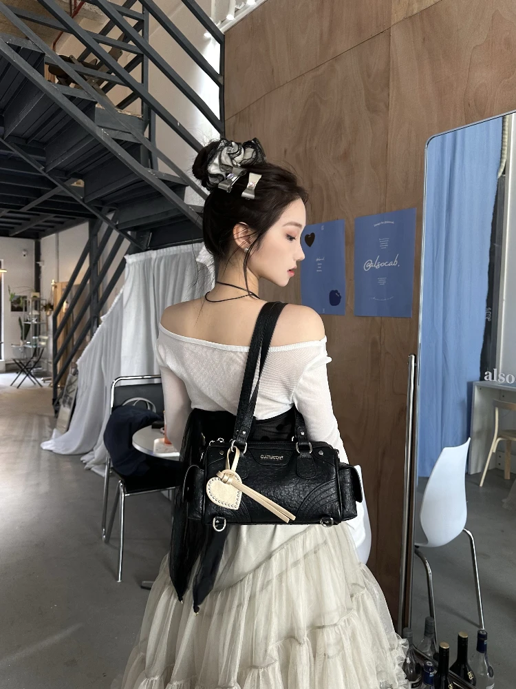 千禧風のショルダーに出会った瞬間、なぜこのバッグが20代の私たちにぴったりなのか？
