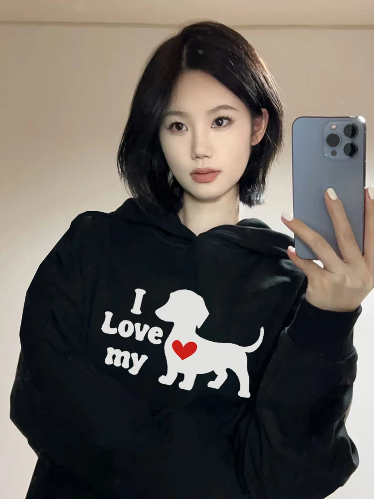 犬のプリント入りパーカー：フード付きカジュアルスタイルの実用性とデザイン分析