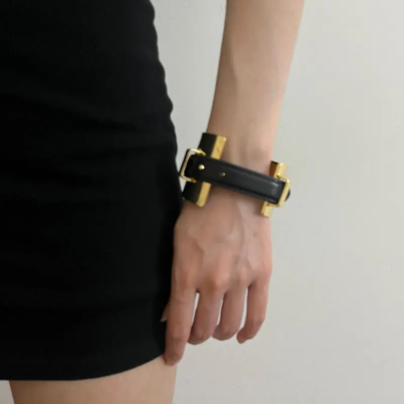 スリコ リング：軽奢感と高級デザインを融合した幅広オープンバングルの実用性解析