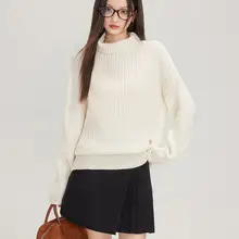 白色ハイネックニットセーター【秋冬用・極上の柔らかさ・レイヤードスタイル】