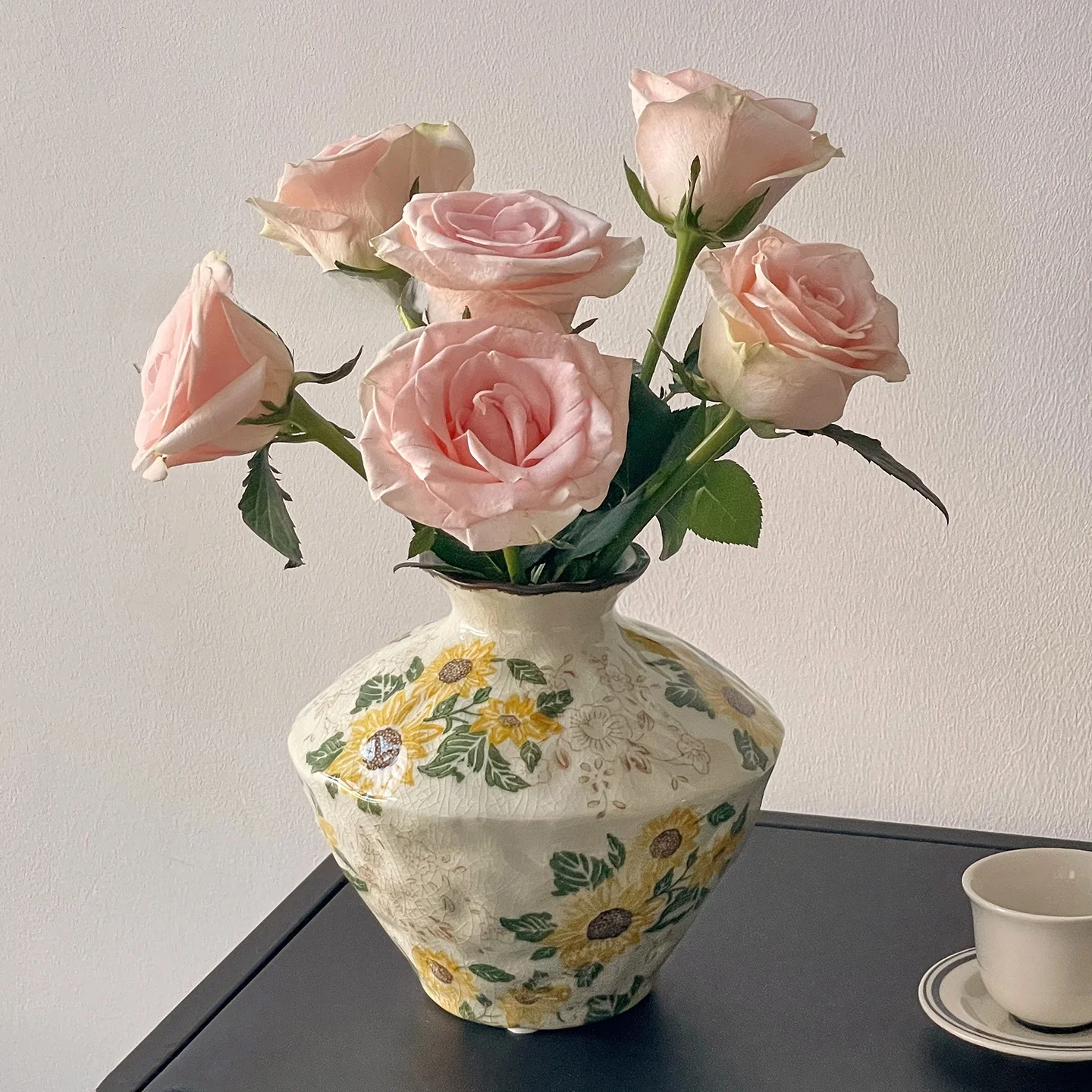 ドライフラワーを花瓶に飾るとき、本当に「生けやすい」花瓶はどこにあるの？