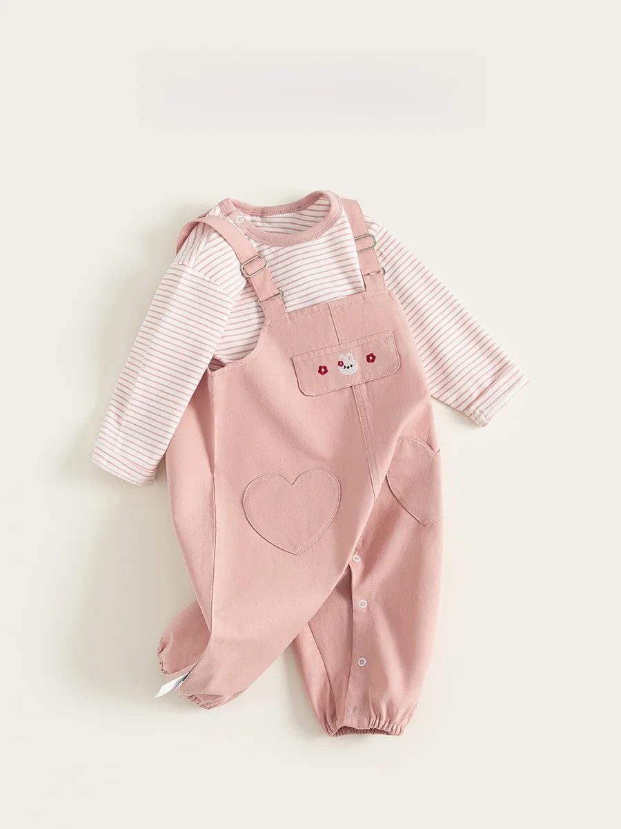 5ヶ月 赤ちゃん 服 サイズ おすすめ：ハート柄ストライプセットアップの実用性と適用シーン