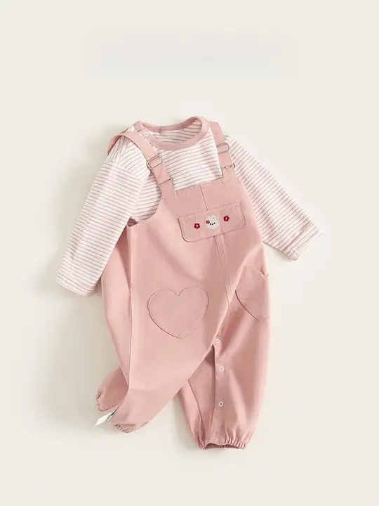 春季ファッショナブルで可愛いハート柄の女の子用カジュアルウェア【ビブパンツとストライプTシャツ・セットアップ対応】