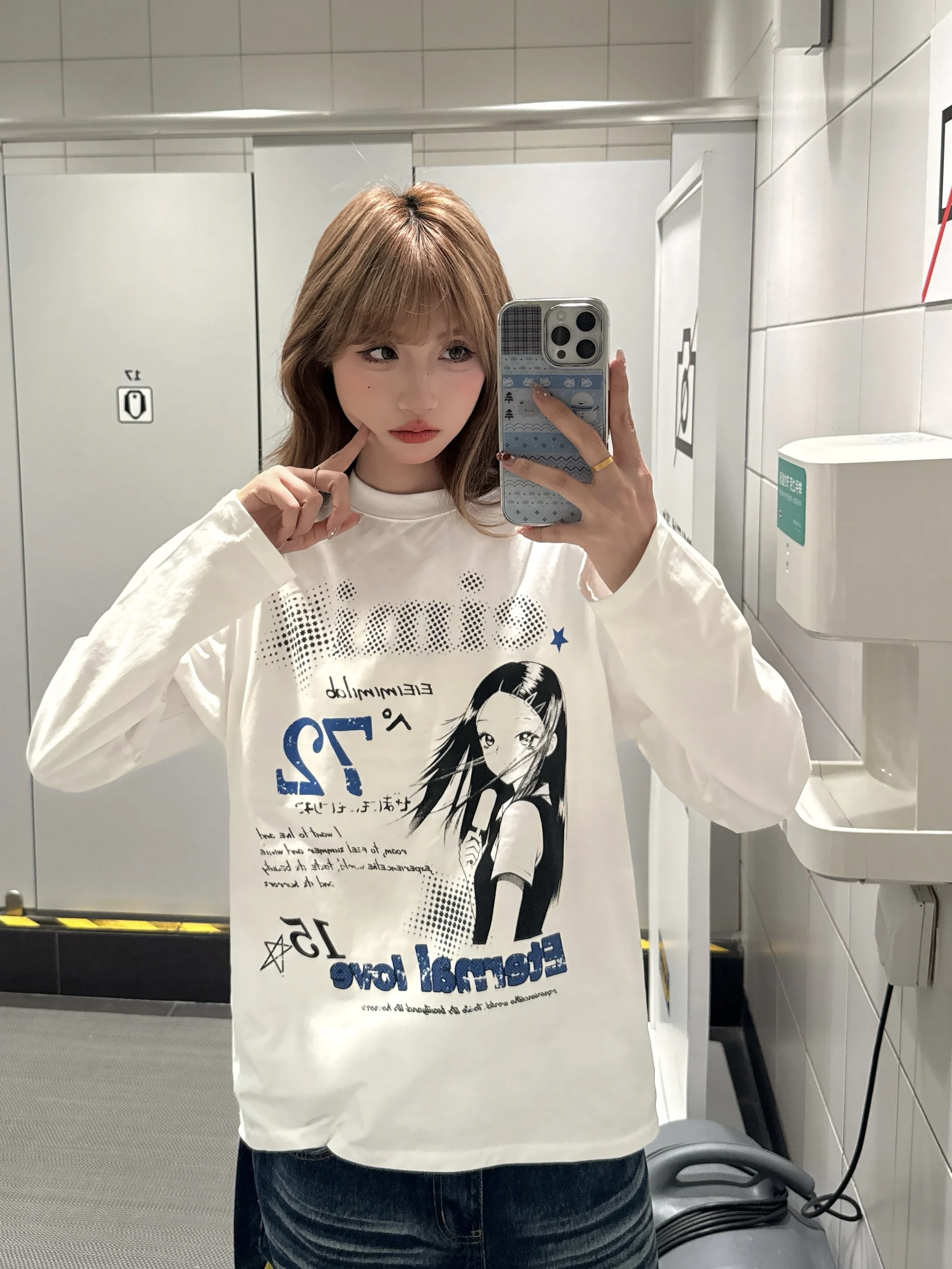 ヴィンテージ風 Y2Kプリント長袖Tシャツ：春のカジュアルスタイルを実現するユニセックスアイテム