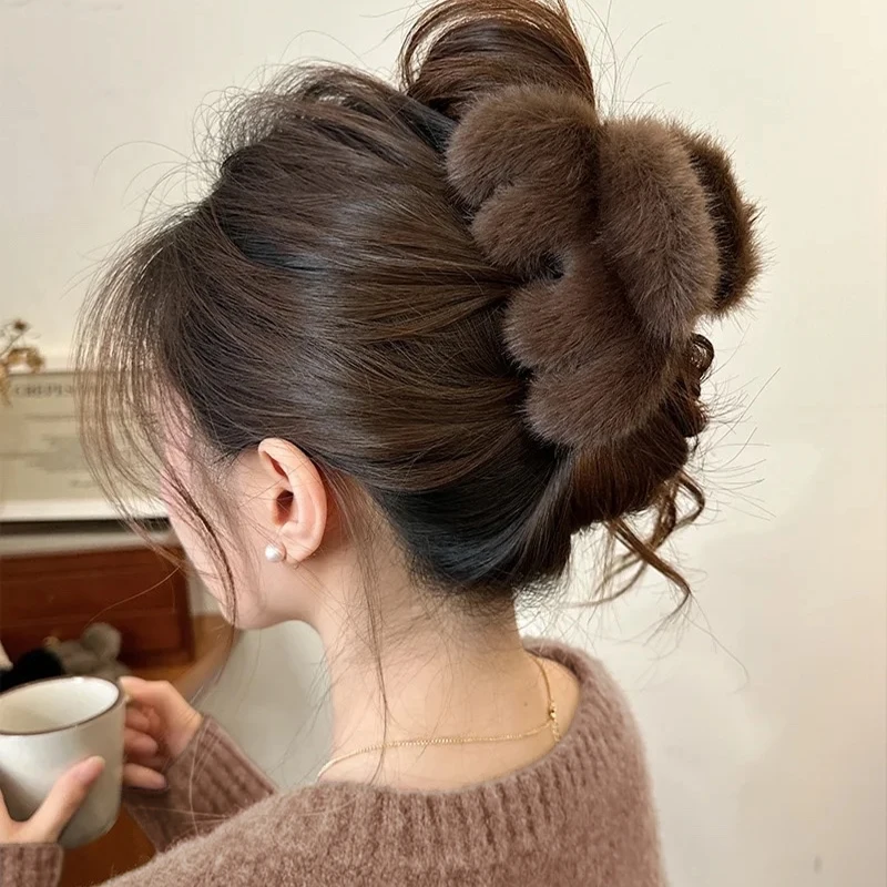 お団子に使うヘアクリップは、どんな素材がおすすめ？高級感と手作りの楽しさを融合したパンプキンクリップの選び方