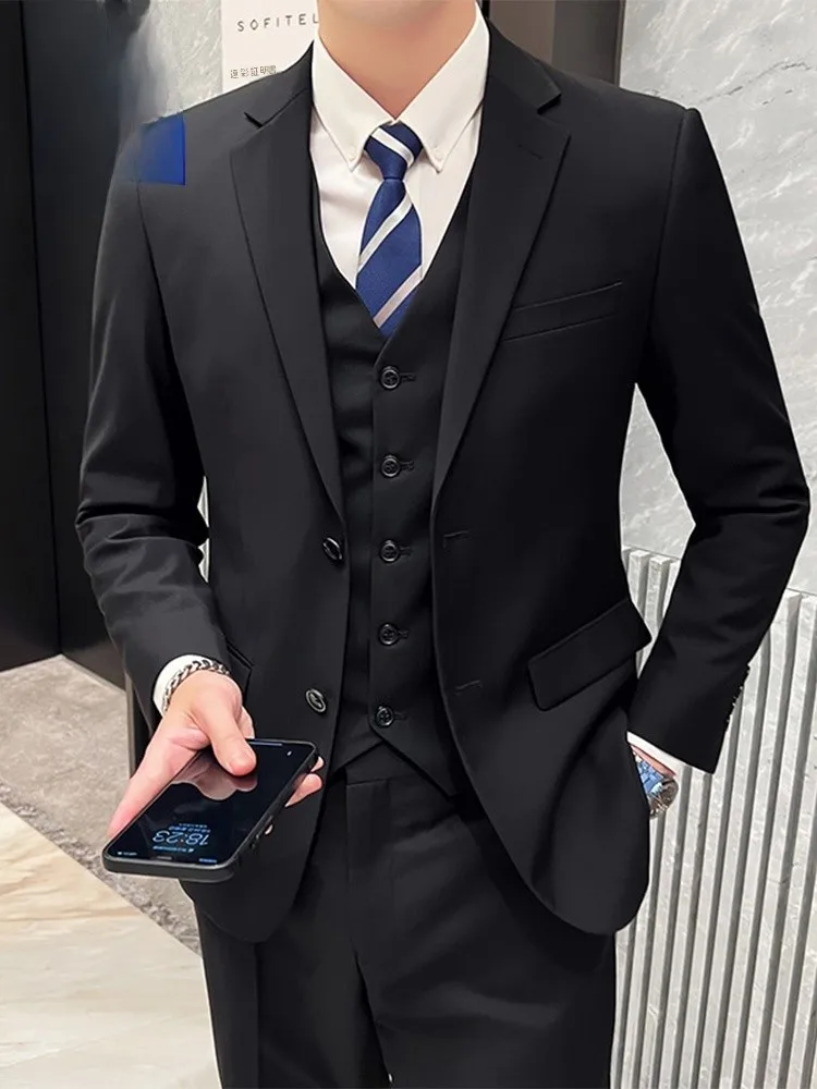 10月のビジネスカジュアルで失敗しない服装は？スーツの男性が選ぶベストアイテムとは？