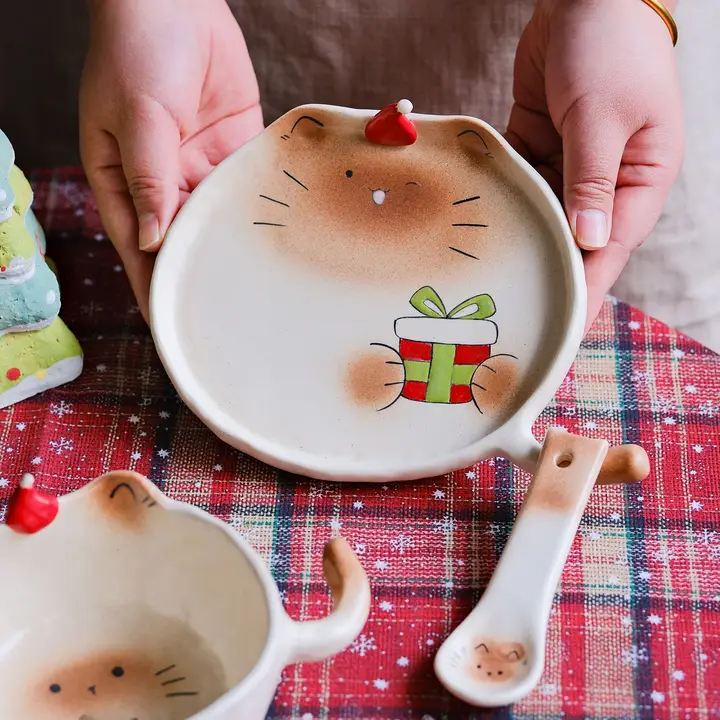 可愛いシャム猫デザインのプレート【新年用・高級感ある陶器】