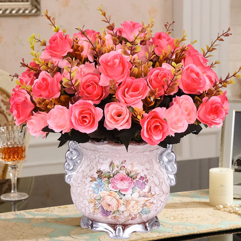 素敵な花瓶を選ぶには？欧風の陶器花瓶がインテリアを彩る3つの理由
