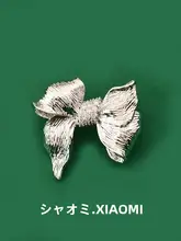 立体浮彫りのリボンブローチ【洗練されたデザイン・スーツ用】
