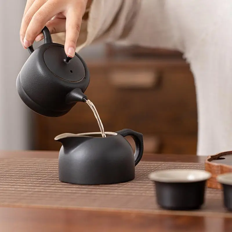 一人暮らし新生活をだけで揃えたら総額いくら？黒陶ティーポットで心の安定を実現