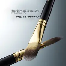 極上の柔らかさ！24金コーティングの人造繊維ファンデーションブラシ【軽やかで透明感のある仕上がり】