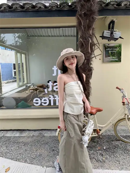 魅力的なドレープのバストアップトップス【アメリカンヴィンテージ・夏用】とオープンスリットハイウエストスカート（セットアップ対応）