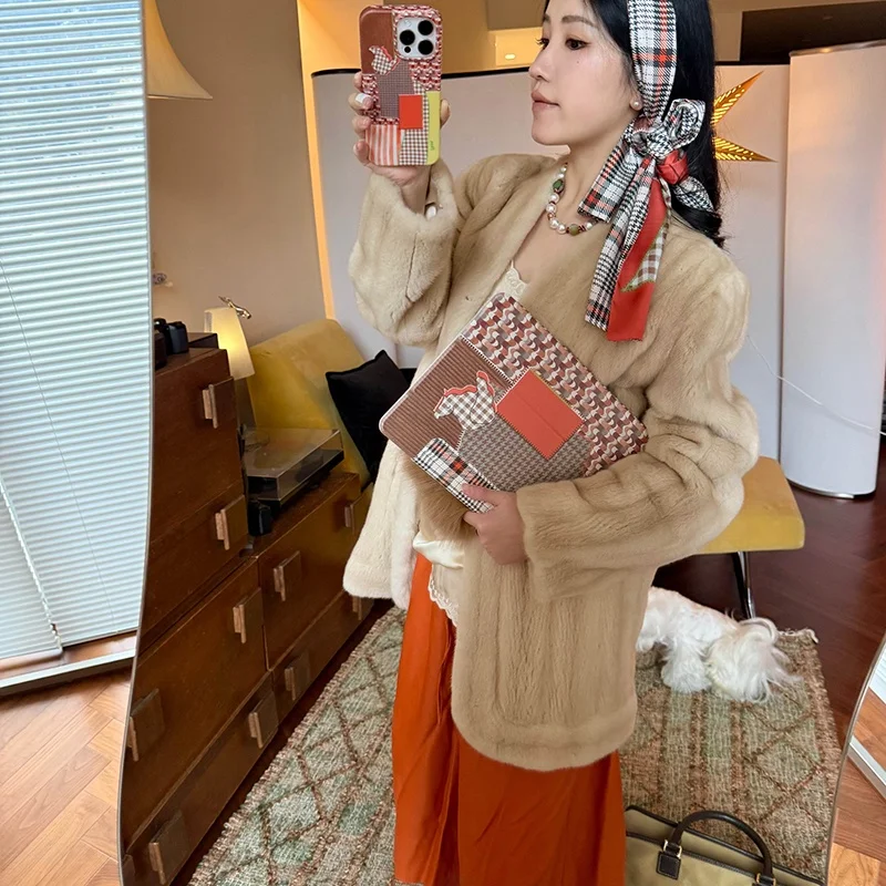iPadケースを選ぶときに迷うなら、この「小馬柄磁気スタンドケース」が救う
