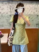エレガントなデザインの短袖ブラウス【レースデザイン・ウエストシェイプ・女性用】