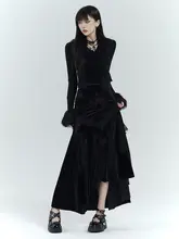 ゴシックスタイルの黒いベルベットティアードロングスカート【秋冬用・魅力的なデザイン】
