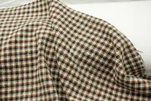 柔らかい落ち感のチェック柄ウールスーツ生地【茶色と白黒ハウンドトゥース・金糸入り】（セットアップ対応）