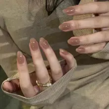 高級感あふれる透明感のあるヌードカラーの手作りネイルチップ【優しい印象・美しさを引き立てるデザイン】