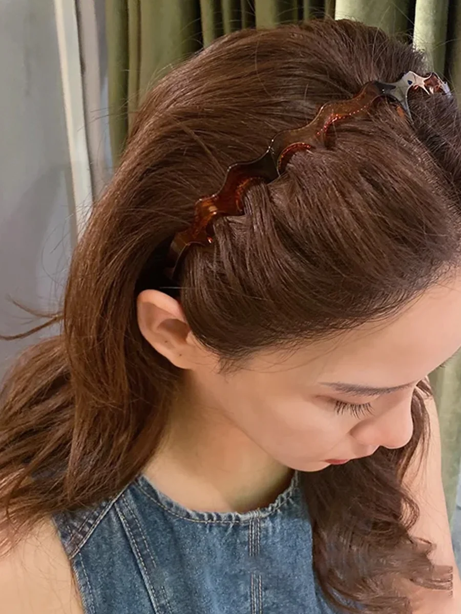 波浪デザインのヘアバンド：プールヘアアレンジに最適な崩れにくいウェーブタイプの実用性
