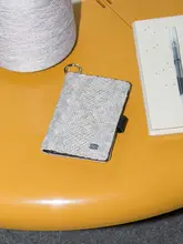 軟らかい牛革製！ウールニットの手作りパッチワーク財布【取り外し可能なストラップ付き・本革パスポートケース】