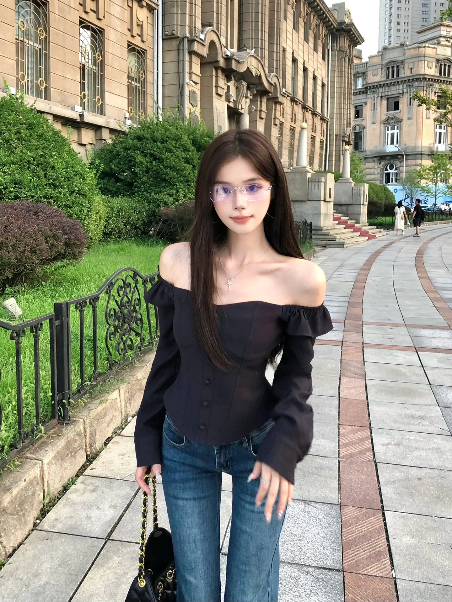 10月に着る50代向けの服、どうやって選ぶの？秋のレトロ風トップスが解決するリアルな悩み