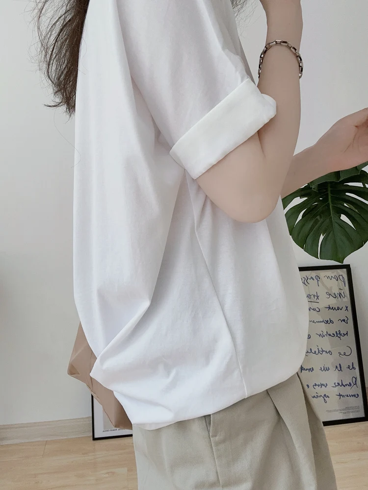 ママコーデの基本スタイルとは？ドロップショルダーTシャツで失敗しない日常コーデを徹底解説