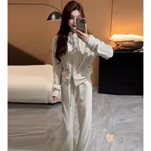 小柄な女性にぴったり！秋用フード付きダブルジップトレーナーとワイドパ ンツのカジュアルコーデ（セットアップ対応）