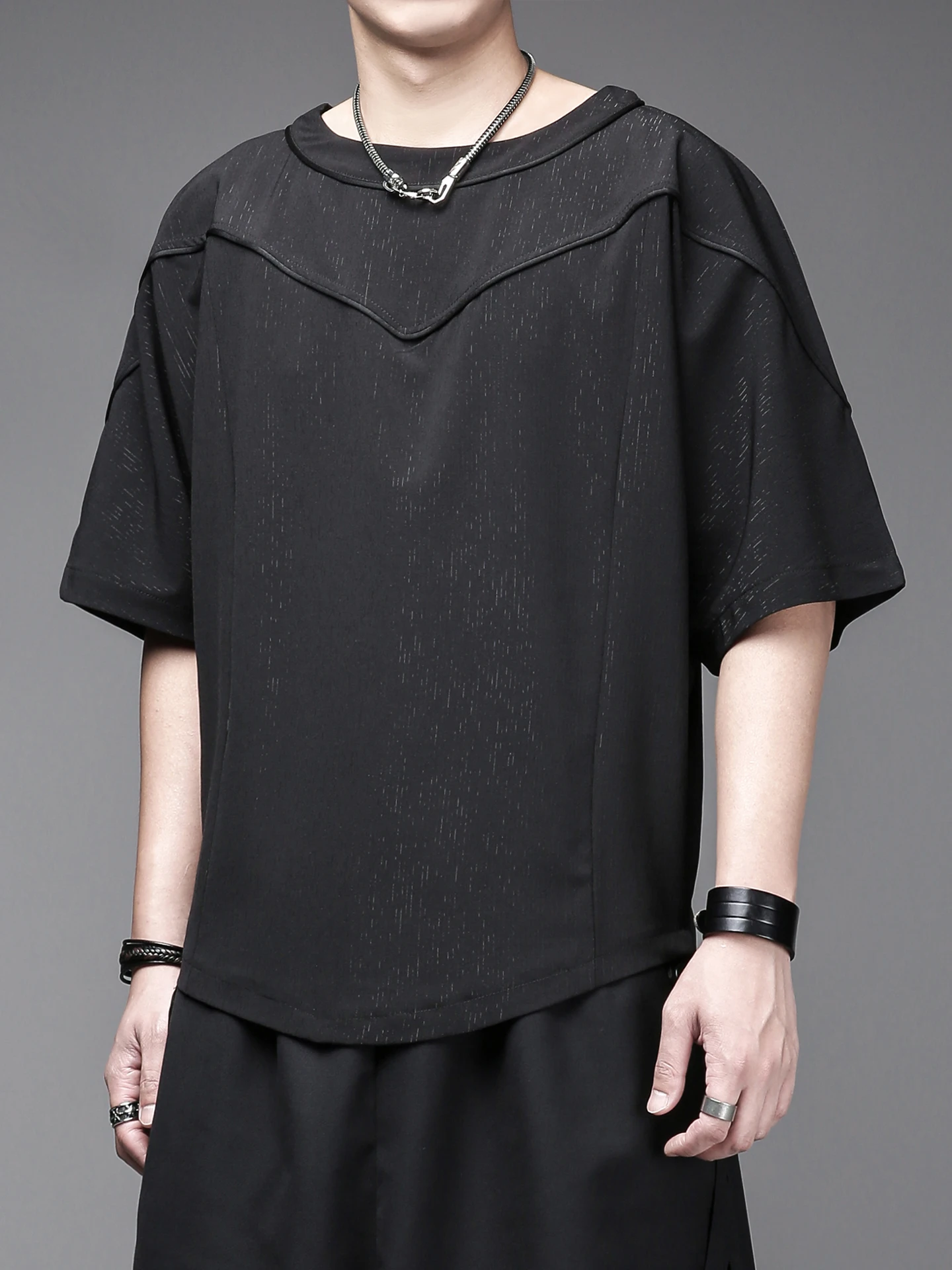 ピチピチTシャツ メンズはどんな感じ？通気性や素材、価格まで徹底解説！