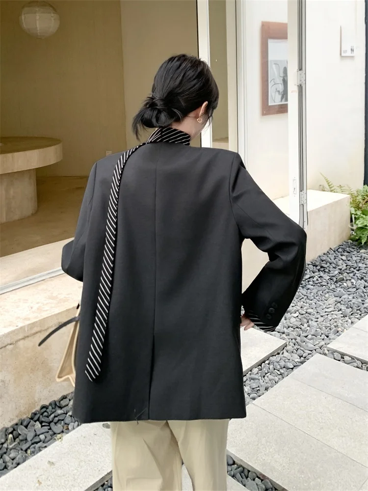 30代の忘年会に着る服は、ダブルライダースジャケットか？それともレトロストライプのボウタイグレーサージジャケット？