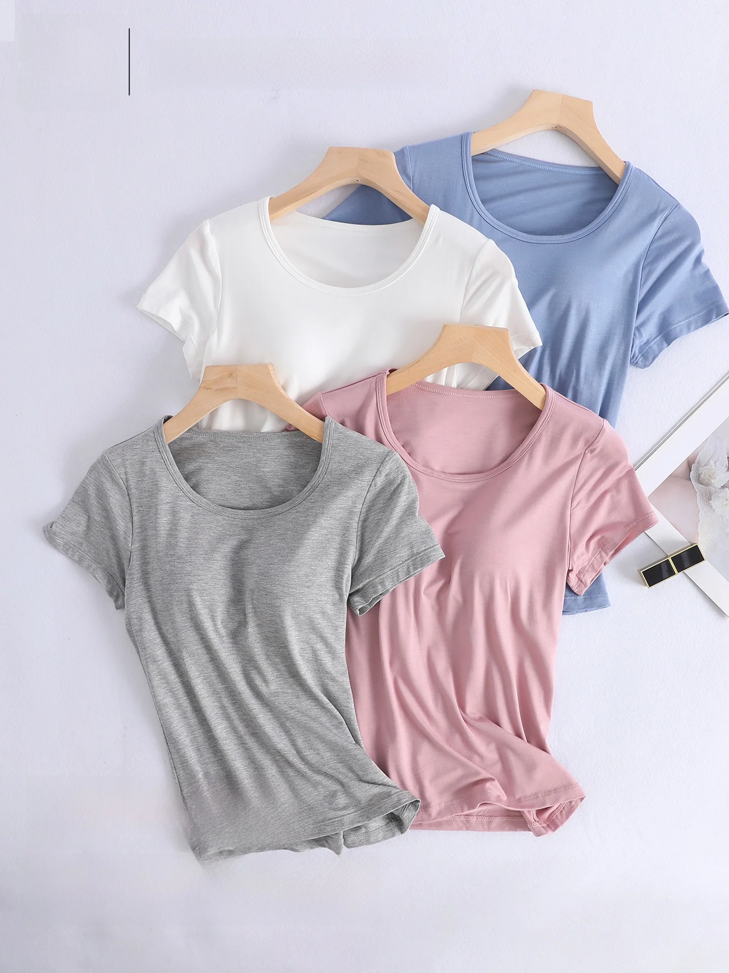 女性用胸補正付きTシャツ：MiiOW猫人2026年春季リリースモデルの実用性とサイズガイド