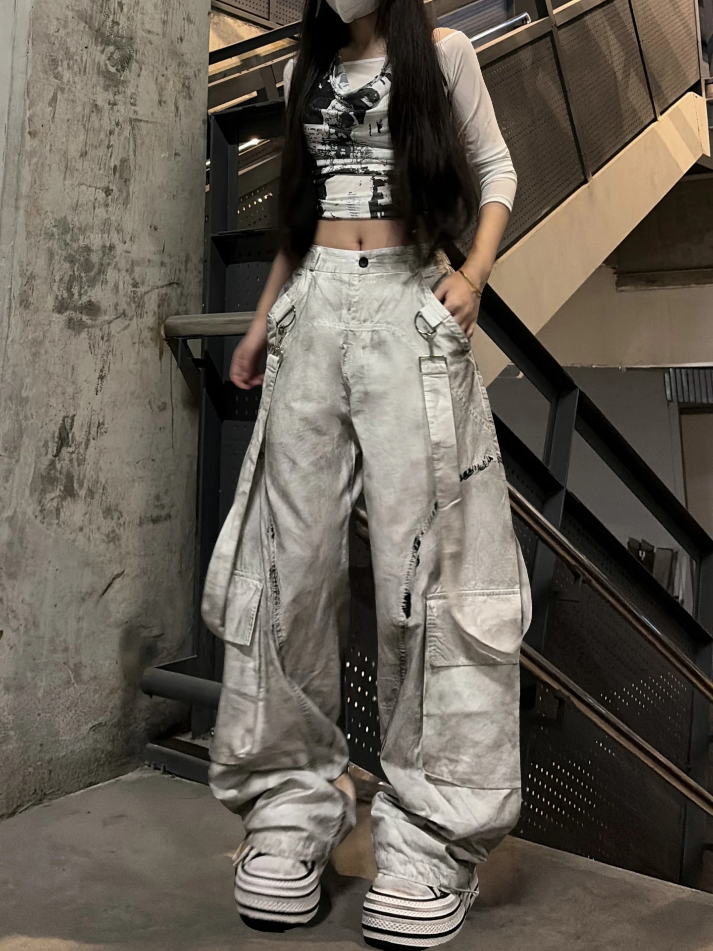 ストリートスタイルのペイントデザインワイドパンツ：美式インスピレーションと親肤性のバランス