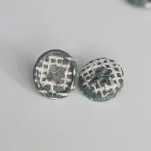 灰緑色のテクスチャー付きボタン【クラフト用・直径十五ミリ】