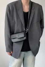 洗練されたデザインのメンズショルダーバッグ【トレンド感のあるフラップ付き・ボックス型・斜め掛けスタイル】
