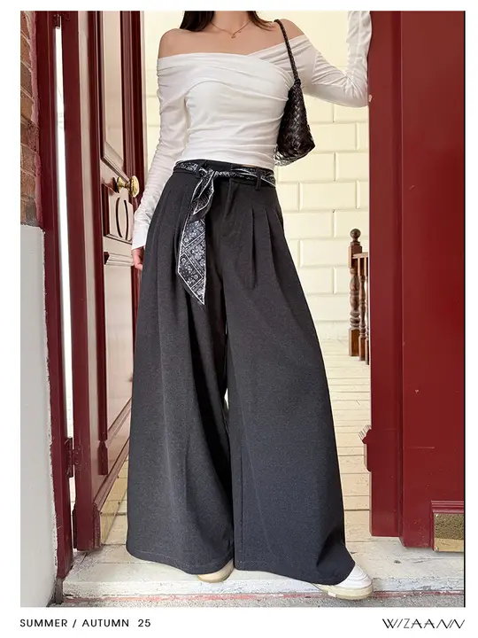 シンプルでスタイリッシュな重厚感のあるスーツパンツ【ワイドレッグ・コントラストベルト付き】（セットアップ対応）