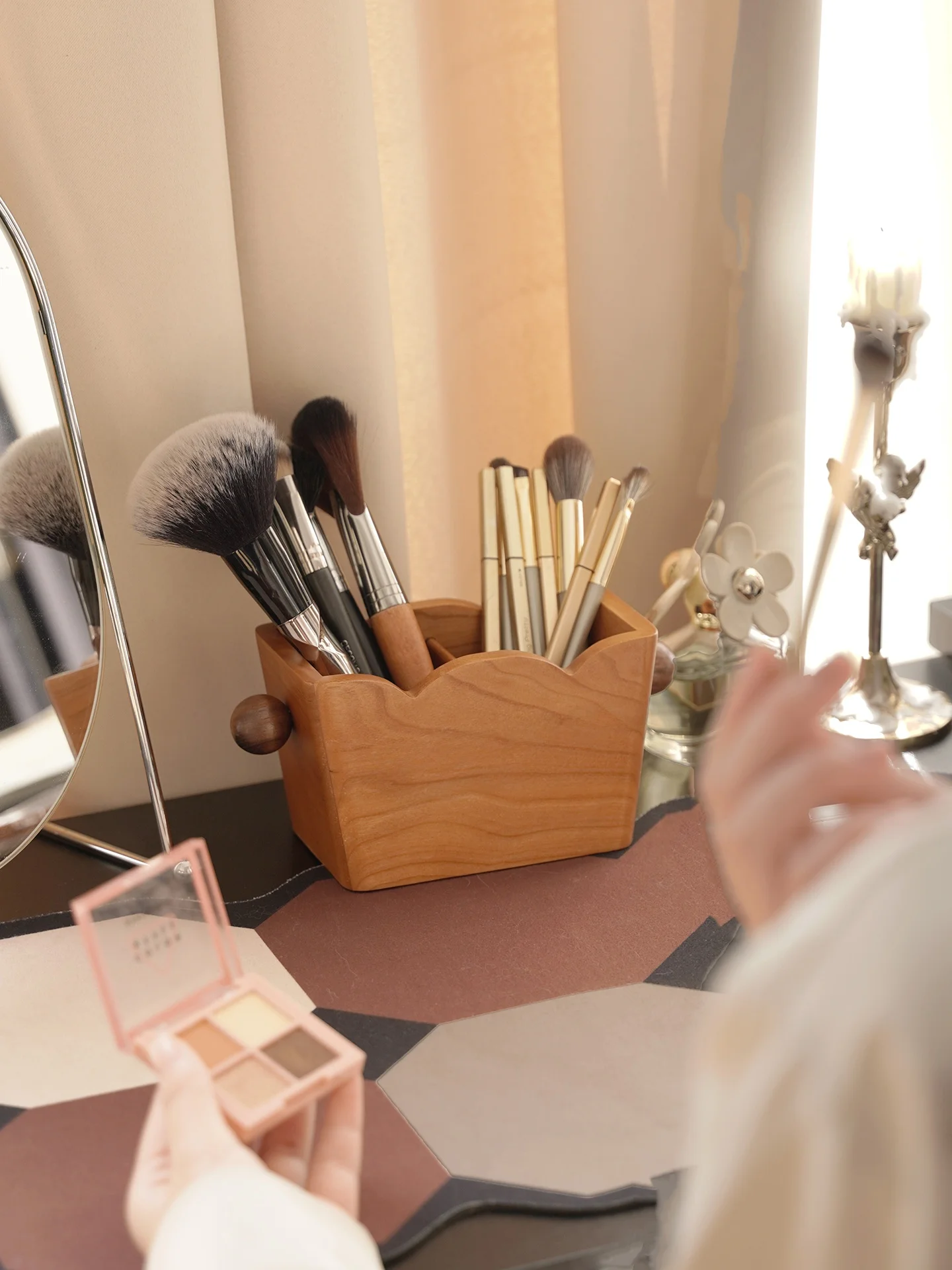 beauty supplies で大切な「卓上小物収納」は、本当に必要なのか？