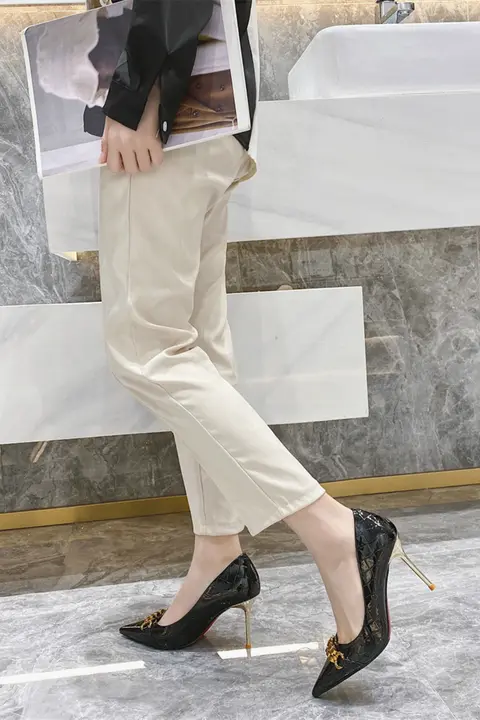 ホワイトラッカーハイヒール【細ヒール・フレンチスタイル・金属バックル付き・春夏用】