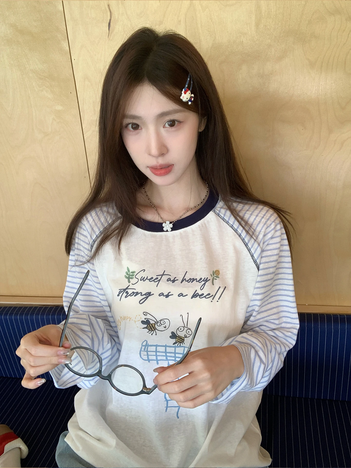 日焼けに強い長袖Tシャツはどのように選ぶ？白色ストライプの涼しさと防護力が融合したアイテムがおすすめ