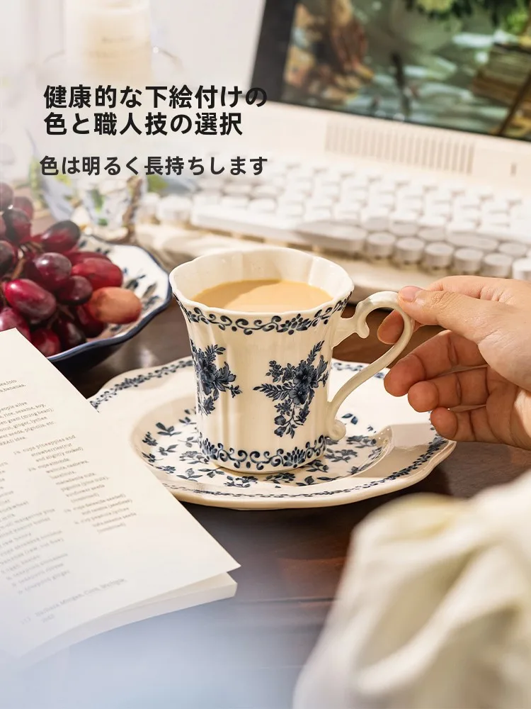 モダンデザイン 磁器製マグカップ：植物花卉柄の釉下彩が特徴