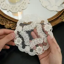 エレガントな刺繍レースの円形マット【フランス風・花瓶用・テーブルコースター・撮影用小物】