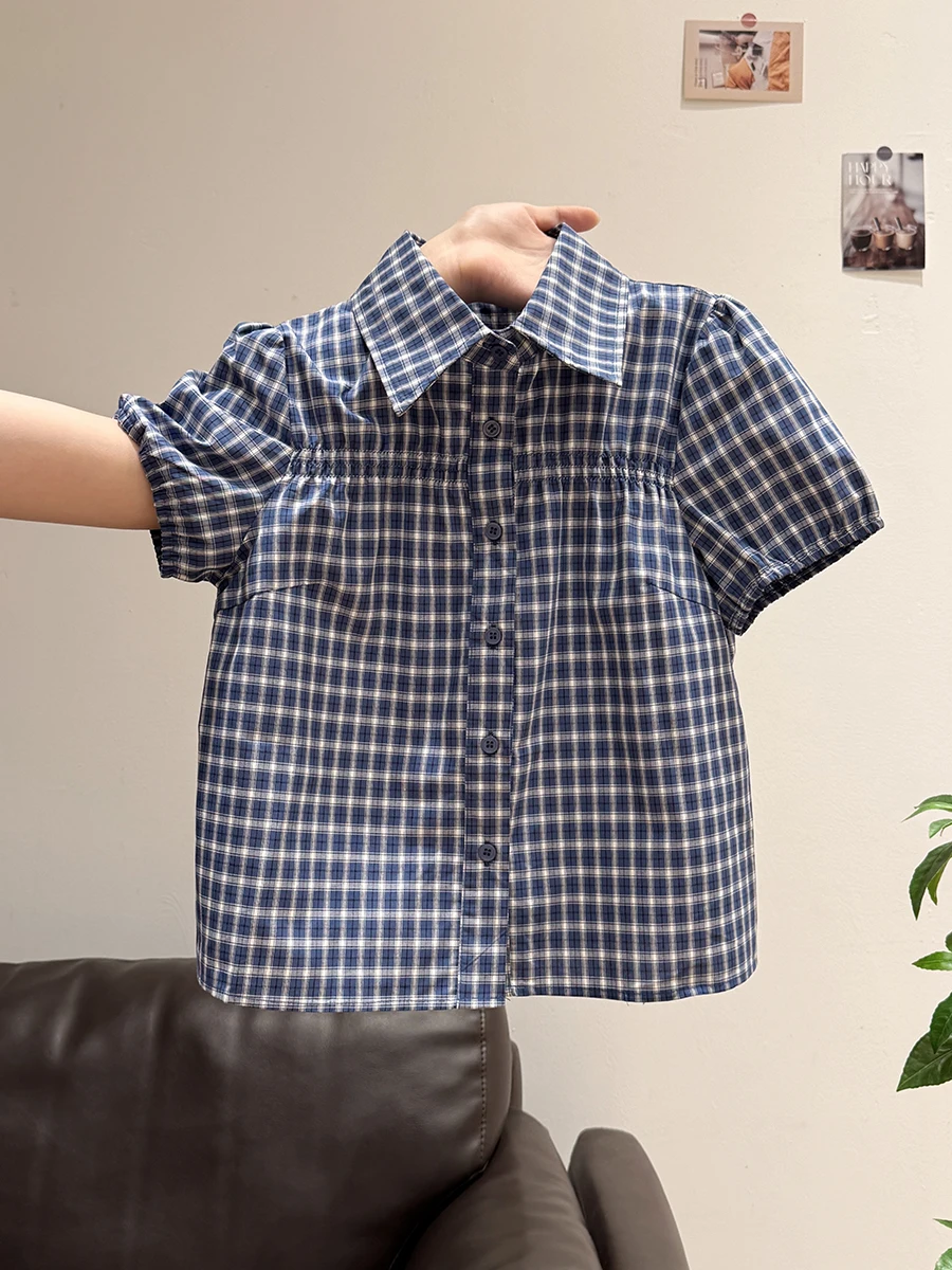 チェック柄ポロ襟短袖シャツ：夏用リュック風デザインの通勤スタイルを実現