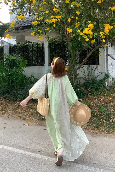 フレンチスタイルのフラワープリントワンピース【刺繍入り・バルーンスリーブ・ロング丈】（セットアップ対応）