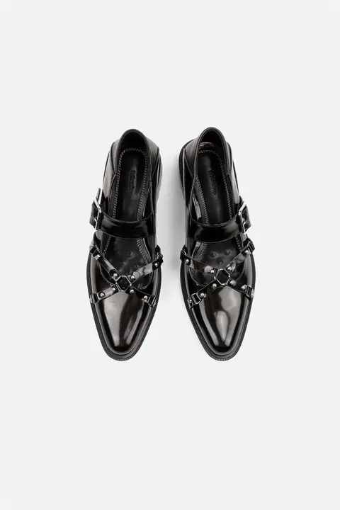 パンキースタイル マリージェーンシューズ【一文字ストラップ・金属装飾・太ヒール】
