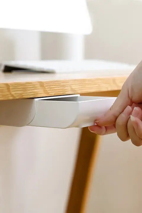 デスク下に貼り付けられる引き出し式ペン立て【隠し収納・文房具用】