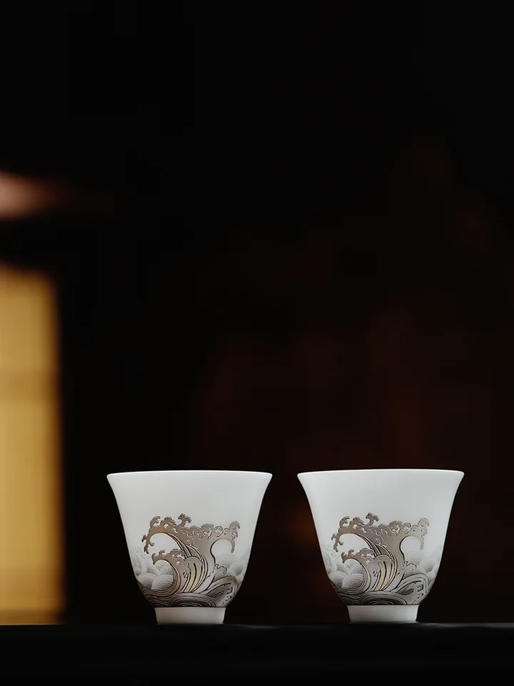 高級磁器製 観潮デザインの茶杯【金銀のアクセント・ギフトに最適】