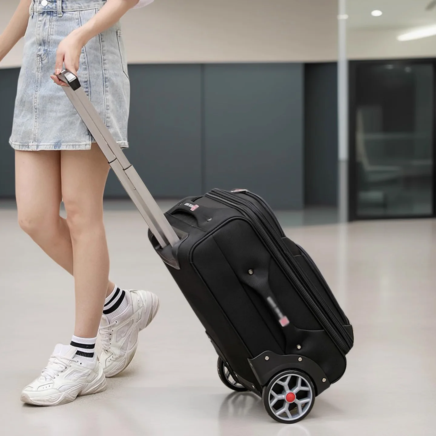 大径ホイールの静音キャリーバッグ：2泊旅行向け女性用軽量手荷物の実用性と機能 解析