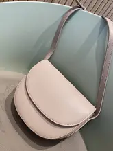 本革製半月形ショルダーバッグ【ユニークデザイン・レトロ・通勤用】