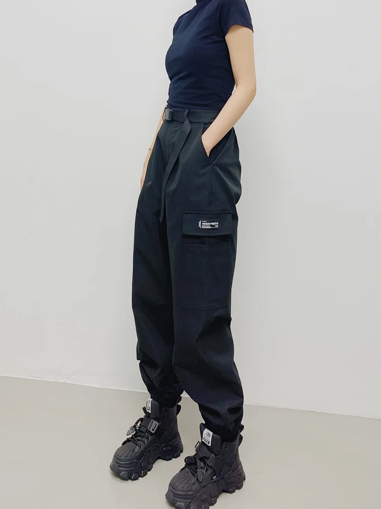 大人可愛いの本質とは？黒色ベルベットパンツで解説
