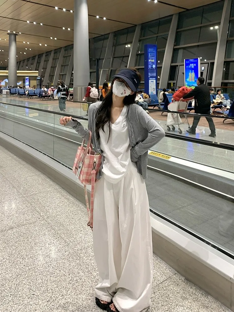 白いパンツ 透けない色：ハイウエストワイドレッグパンツの実用性と素材特性